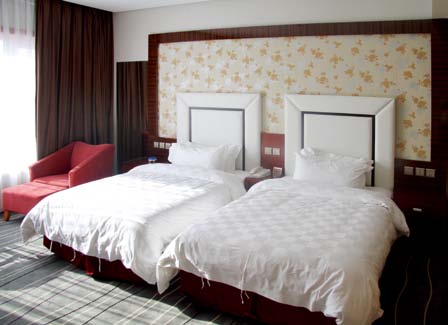 酒店客房家具---实木双人床设计