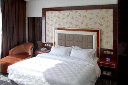 酒店客房家具---实木大床家具